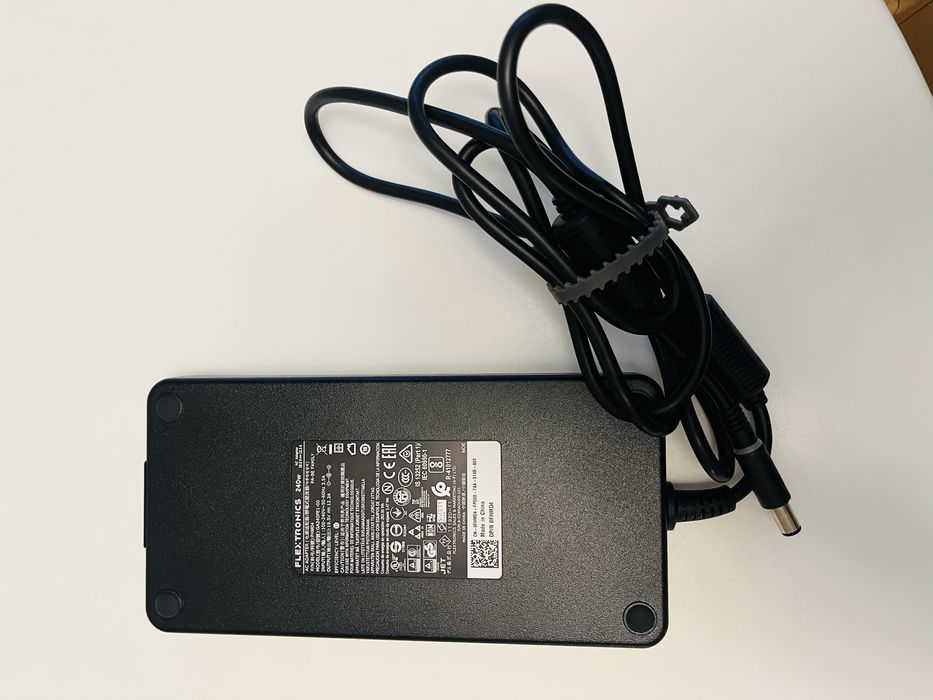 Zasilacz Flextronics GA240PE1-00 do laptopów Dell o mocy 240W