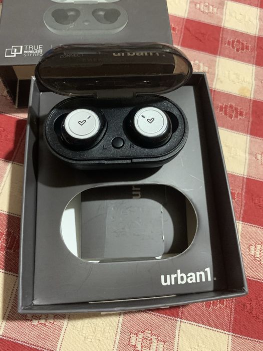 Auriculares bluetooth pretos