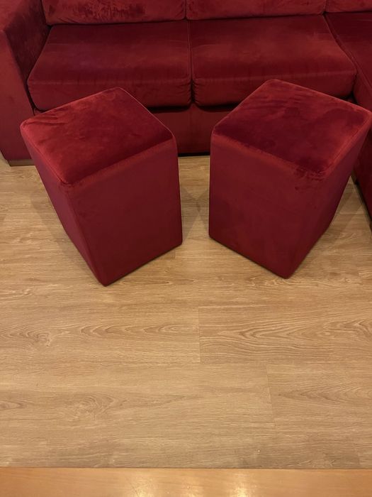 Sofá com chaise-longue.