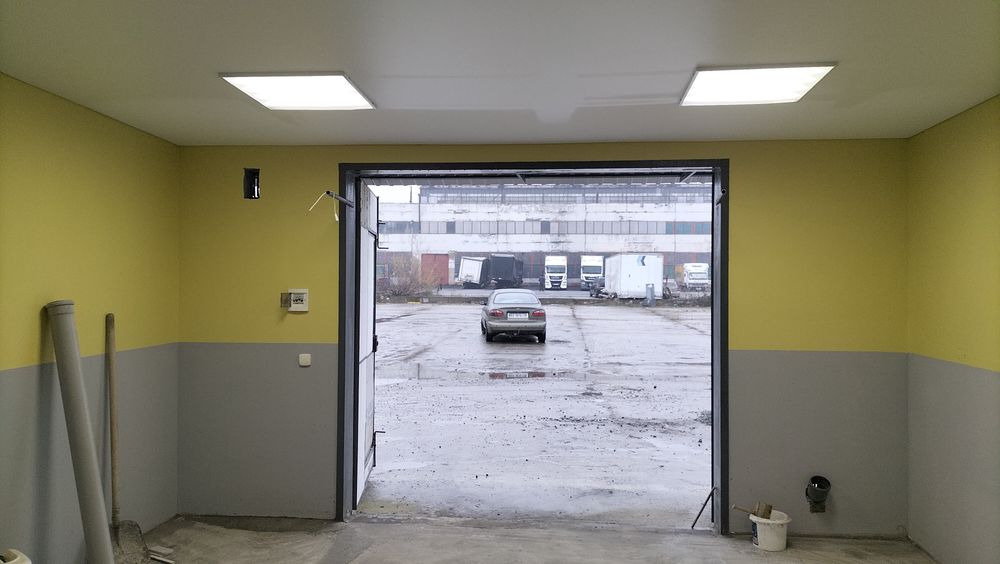 Гараж з ремонтом, централізоване опалення.