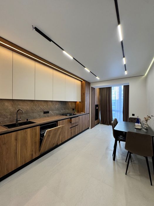 Продаж 2 кім квартири в Центрі з євроремонтом.Під програми  можна