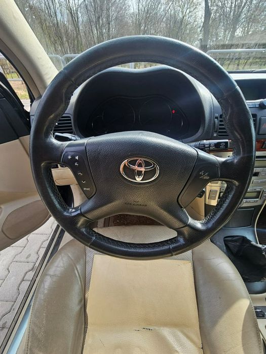 Toyota Avensis D4D 2.0 - 2004r
