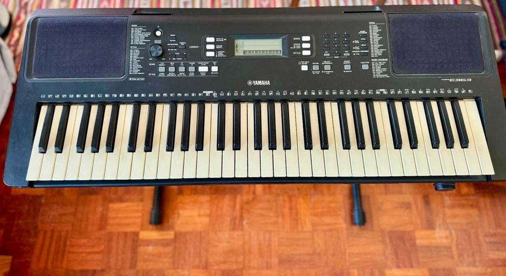 Teclado Yamaha PSR-E363 + suporte