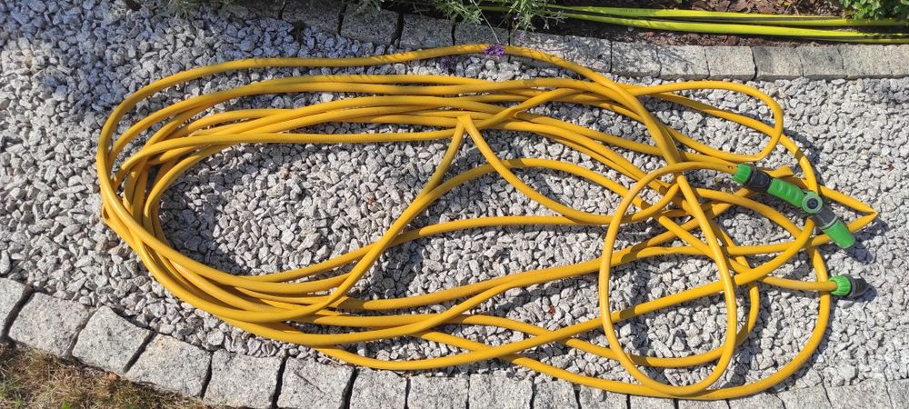 Węże ogrodowe 4 szt lacznie 36 m
