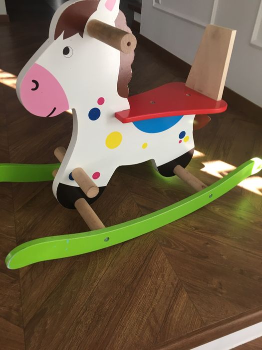Konik na biegunach drewniany
