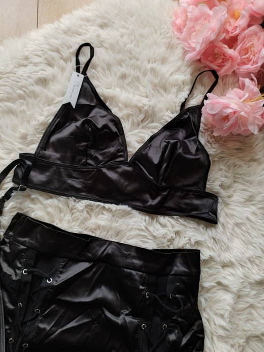 Czarna koronkowa bielizna erotyczna komplet spódniczka sznurowana hot