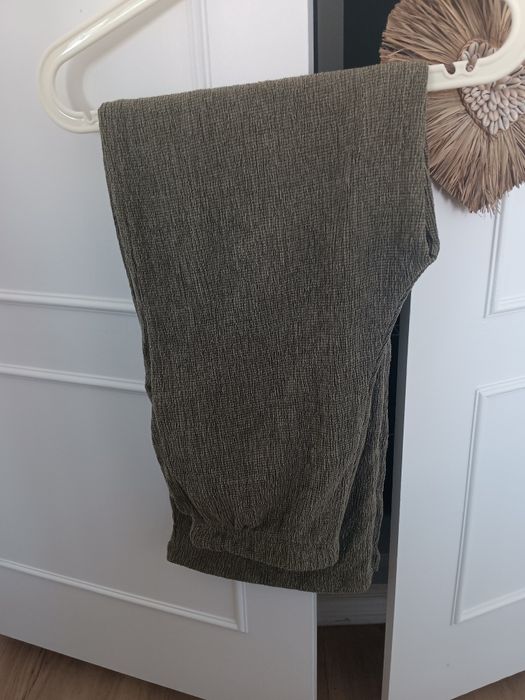 Calças  S, verde seco
Elastico na cintura altura, serve por isso ta