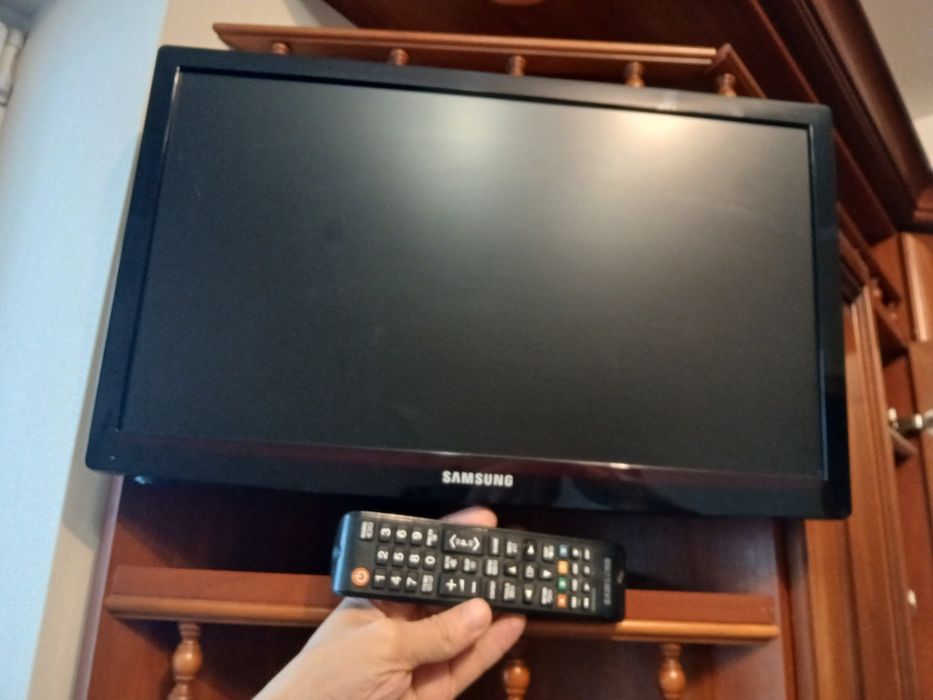 Телевізор Samsung UE19ES4000W