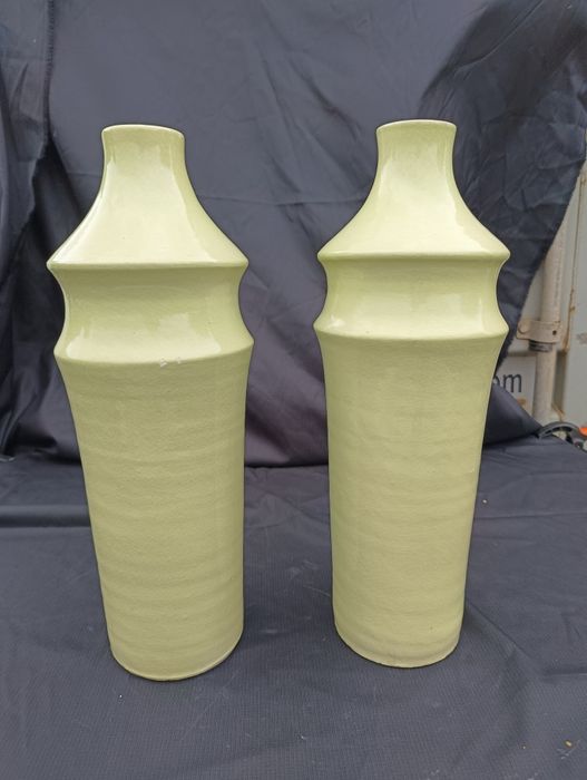 Zielone wysokie  wazony