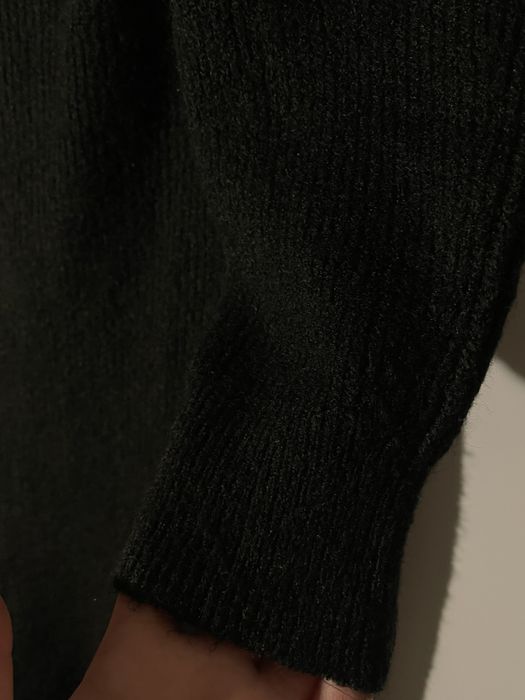 Sukienka bodycon z odkrytymi ramionami