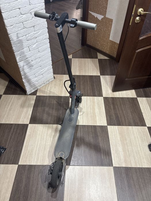 Електросамокат Giant U8