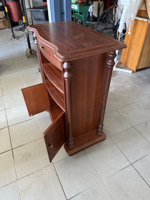 Móvel classico em madeira