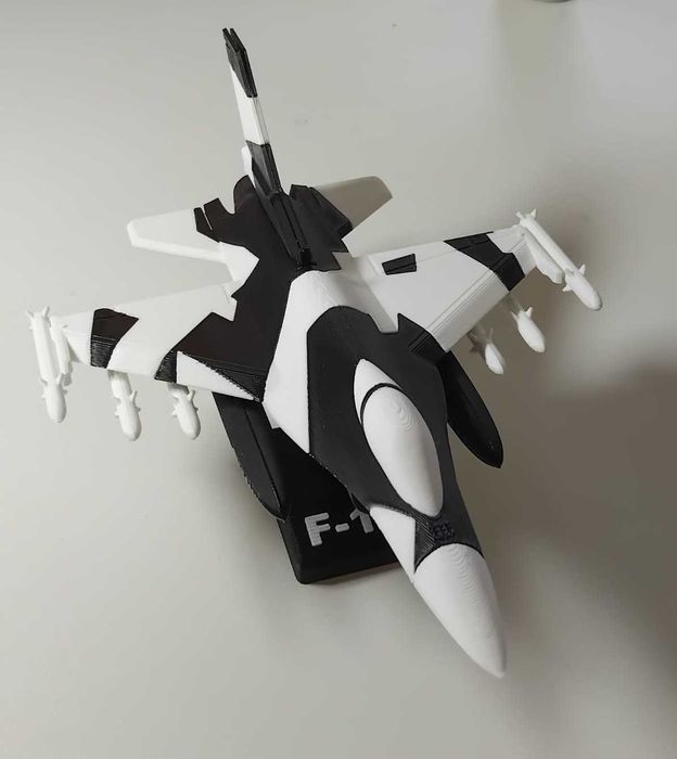 F16 літак винищувач маштаб 1:72 F16 (самолёт  истребитель)