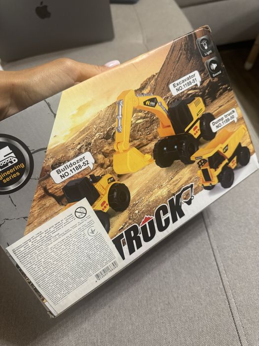 Новый самосвал  игрушка