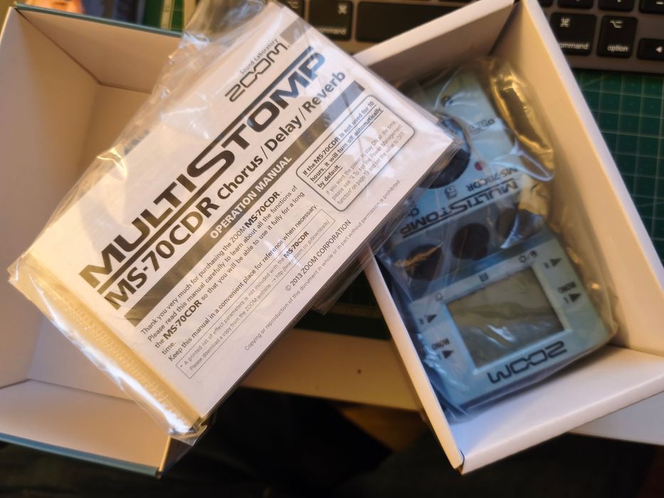 Pedal ZOOM CDR70 multi-efeitos stereo