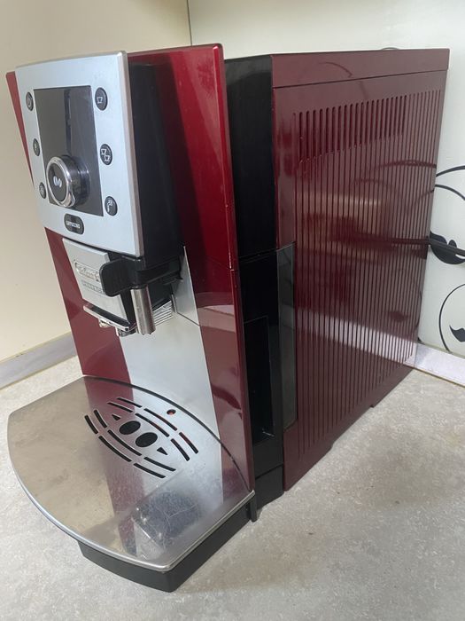 Кавова машина Delonghi Magnifika