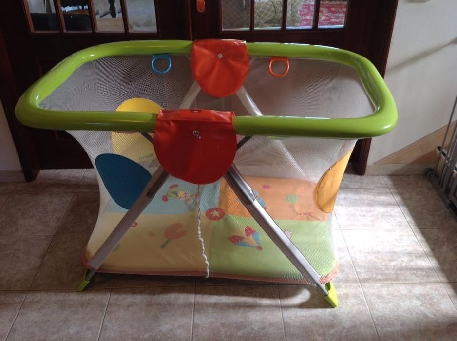 Parque infantil de criança