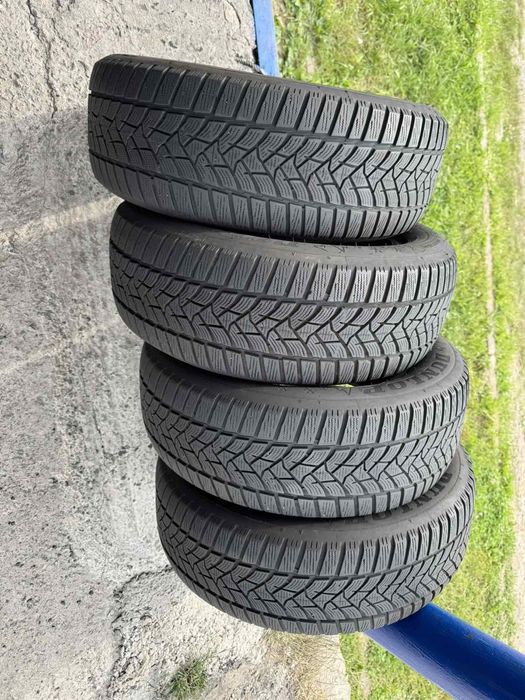 Зимові шини Dunlop 215/60 R16