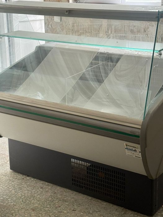 Vitrine  Mafirol frio.