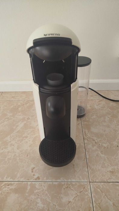 Máquina Café Nespresso Vertuo Plus