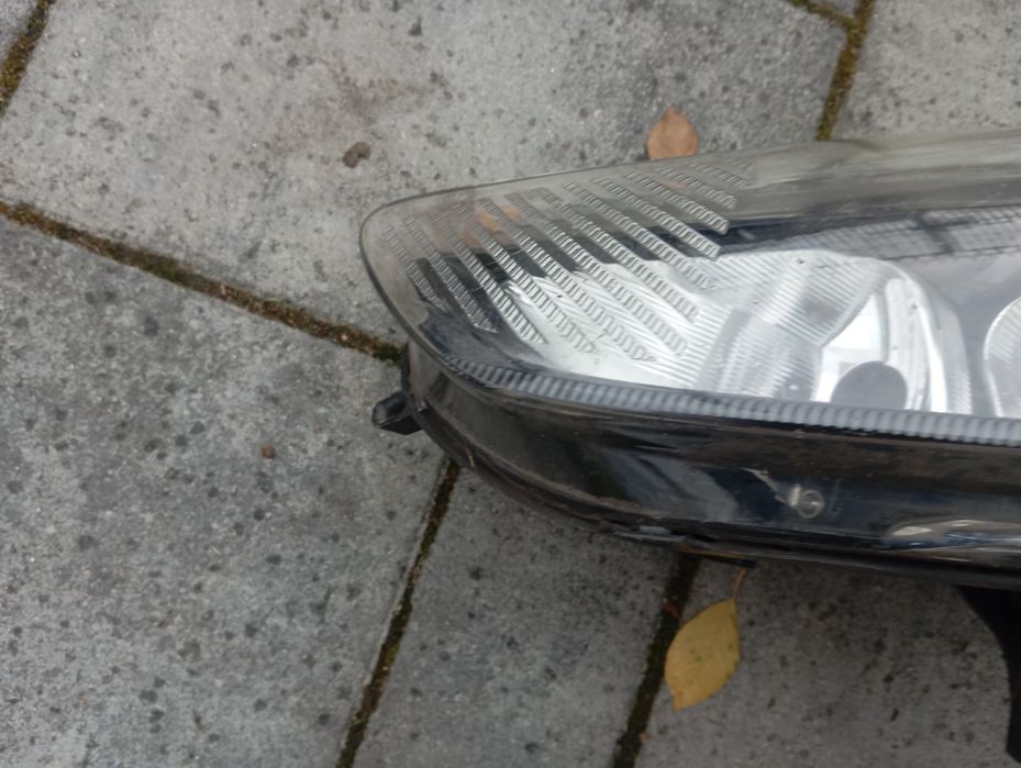Lampa reflektor lewy przód Ford Fiesta mk7 Lift Europa