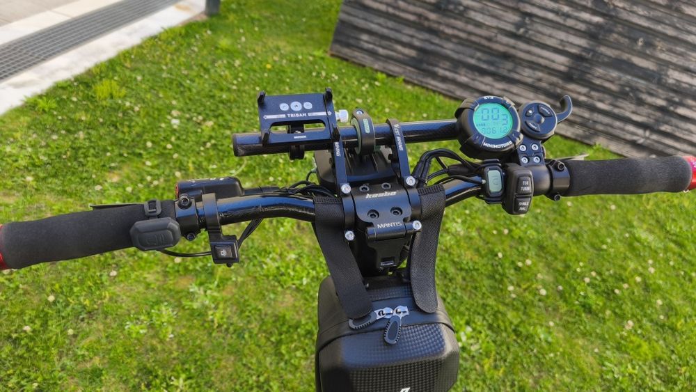 Trotinete Kaabo Mantins 10 pro ,motor duplo 2000w ,60v, 24.5Ah, Capacete , Blusão