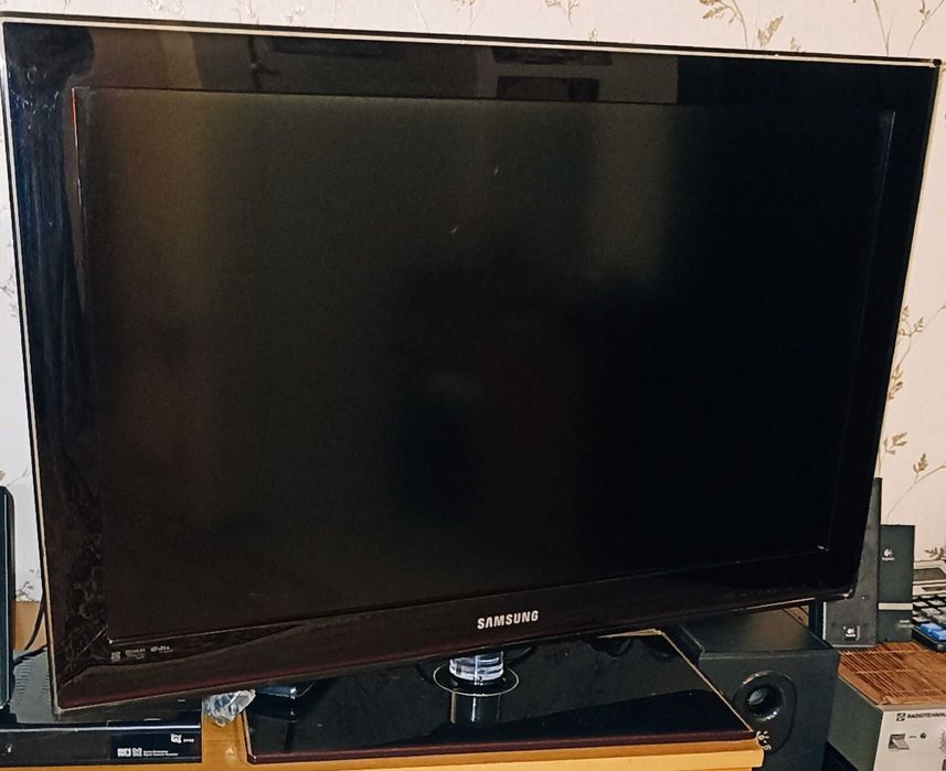 Продам Samsung LE32C550J1W.