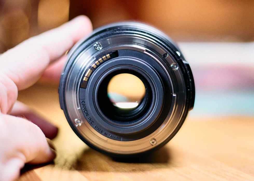 Canon EF-S 18-200mm f/3.5-5.6 IS | Об'єктив