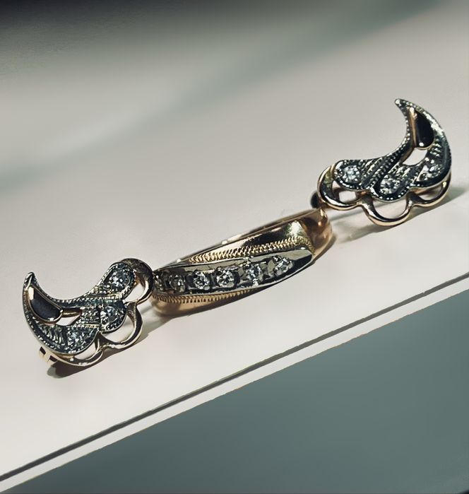 Золота каблучка з діамантами,обручка.Золотое кольцо с бриллиантами.