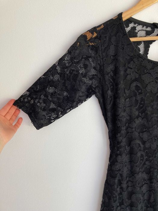 Elegancka wieczorowa koronkowa sukienka