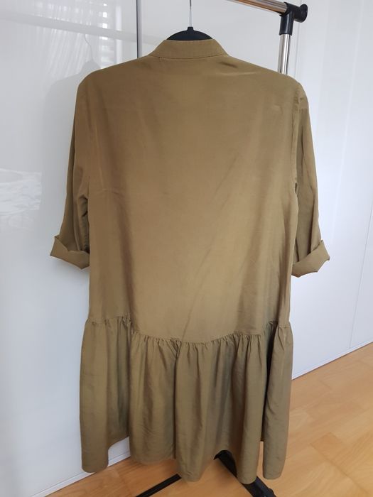 Zara oliwkowa sukienka XS S basic oversize jesienna khaki rozkloszowana fajny materiał codzienna