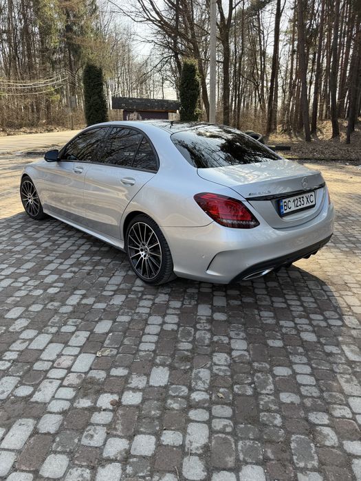 Легковий автомобіль