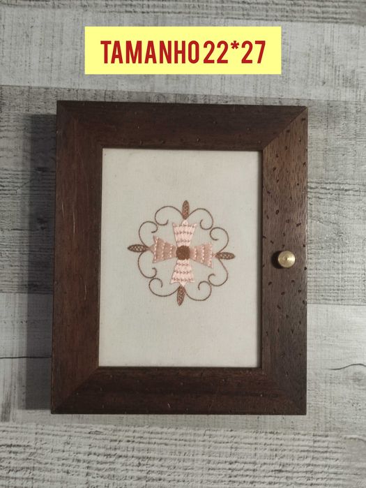 Chaveiros  com bordado castelo branco