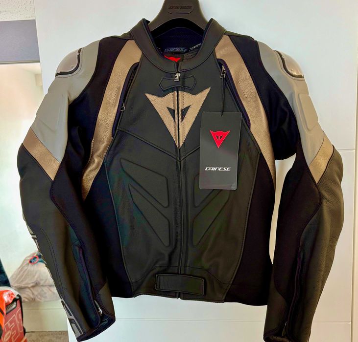 Fato NOVO Dainese Avro 4 Gold (50% DESCONTO) Tam 46 e 48 (S/M)