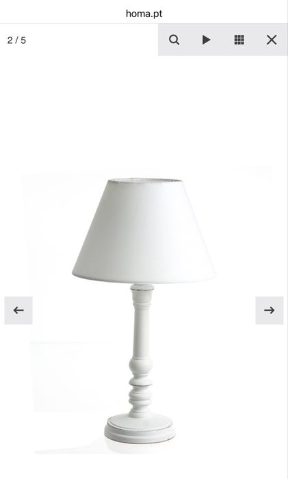 Candeeiro de mesa branco em madeira com pátina