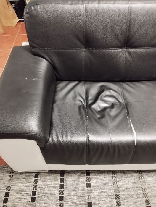 Sofa em formato L com alguns danks