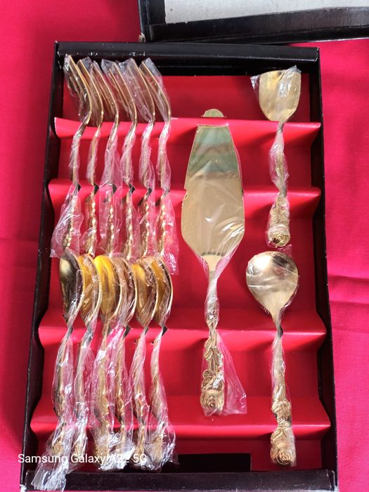 Faqueiro 15 peças banho d'ouro Novo