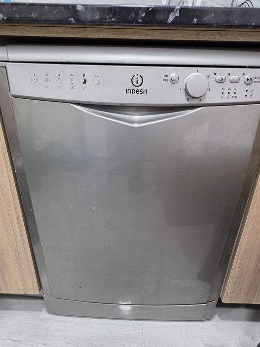 Máquina Lavar Loiça Indesit
