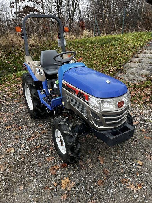 Iseki TH213 (traktor japoński)