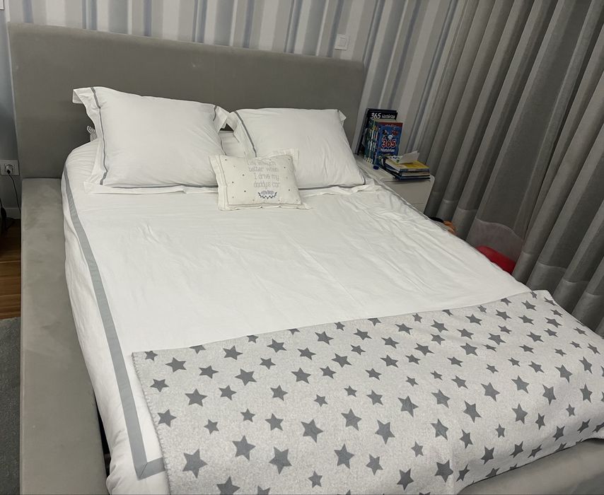 Cama de casal moderna