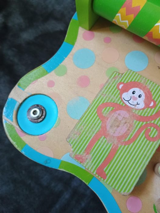 Drewniany stolik edukacyjny. Melissa & doug