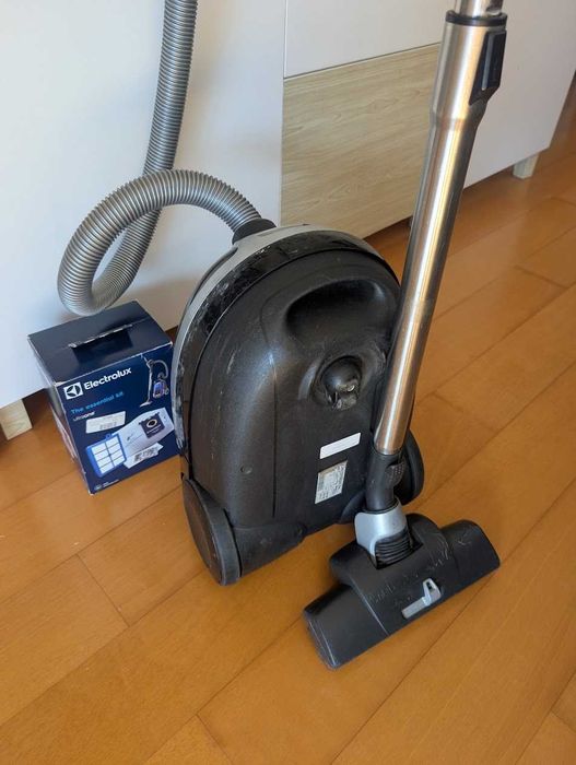 Aspirador AEG-Electrolux Maximus 2000W + Kit de Sacos e Filtro (Funcional)