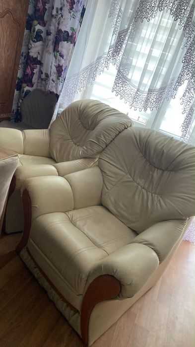 Fotele skórzane kremowe do salonu, na działkę