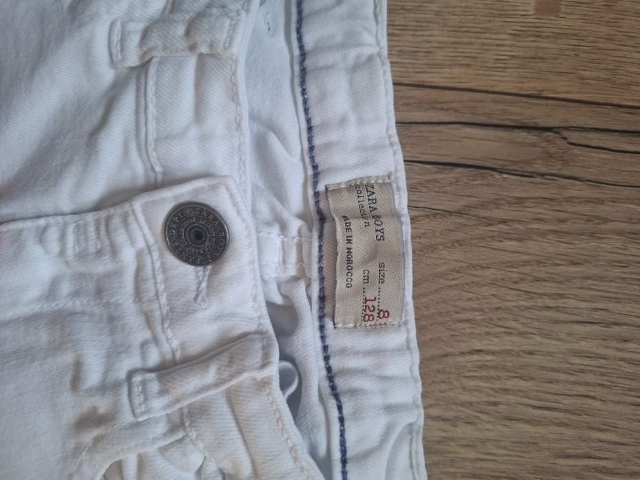 Białe jeansy, skinny chłopięce, ZARA, rozm.128