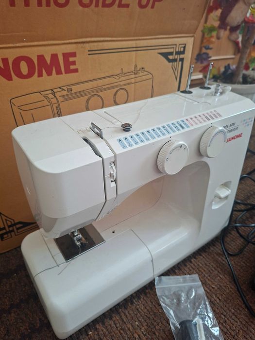 Швейна машинка Janome model 743-03