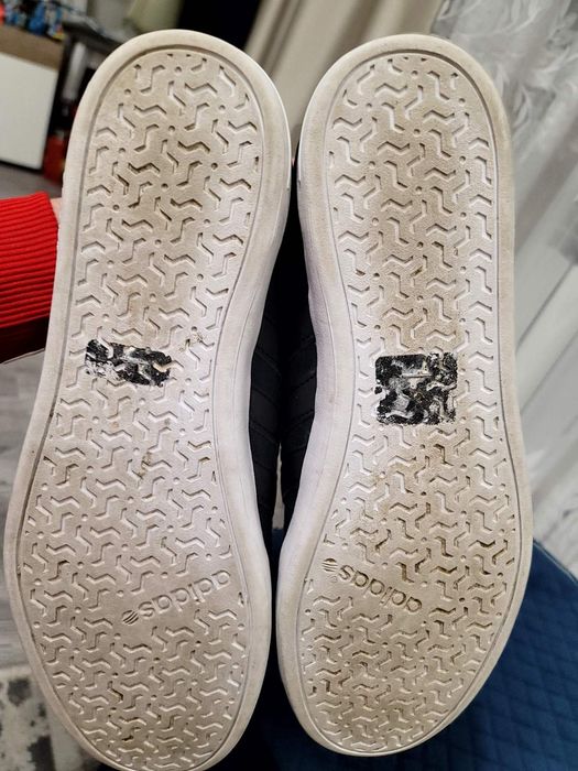 Продам фірмові кросівки Adidas neo