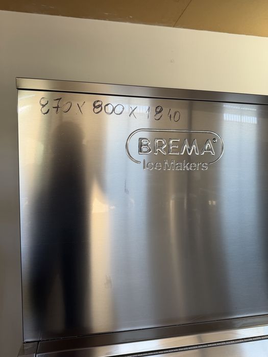 Maquina de gelo Brema com deposito de 200 kg