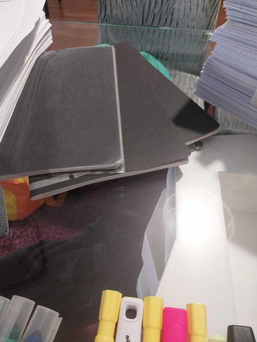 Diferente material de escritório (por usar)