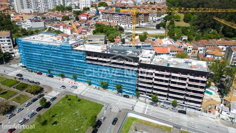 T1 Novo c/ Lugar de Garagem em Campanhã (Praça Flores)