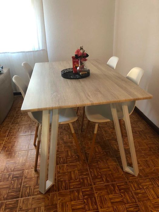 Mesa + 4 cadeiras